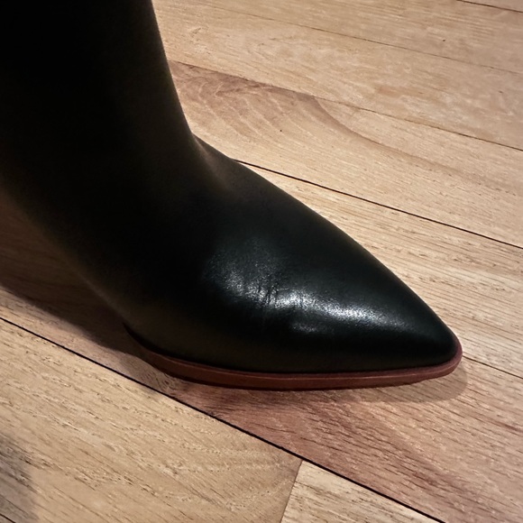 New condition Vincent Camuto all leather booties! - Picture 8 of 9